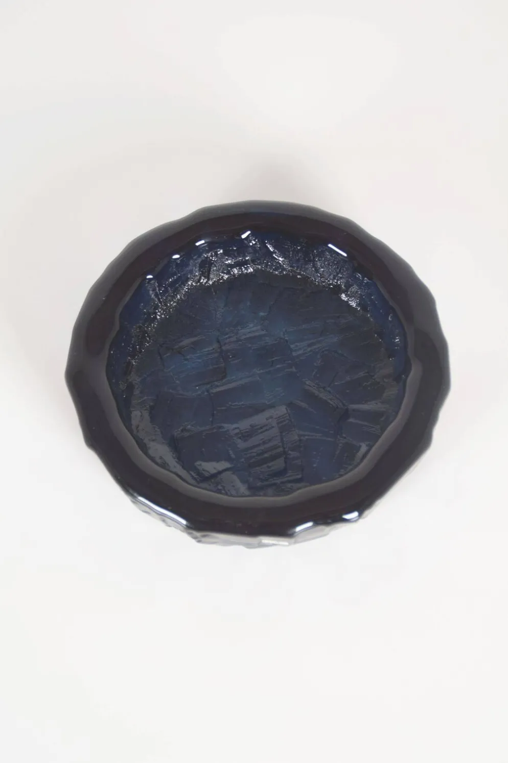 Bol en cobalt suédois par Göte Augustsson pour Ruda Glasbruk, années 1960.