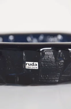 Bol en cobalt suédois par Göte Augustsson pour Ruda Glasbruk, années 1960.