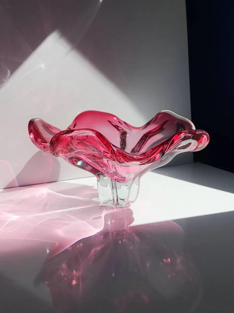 Bol en verre de grande taille en cranberry, Josef Hospodka, Tchécoslovaquie, années 1960.