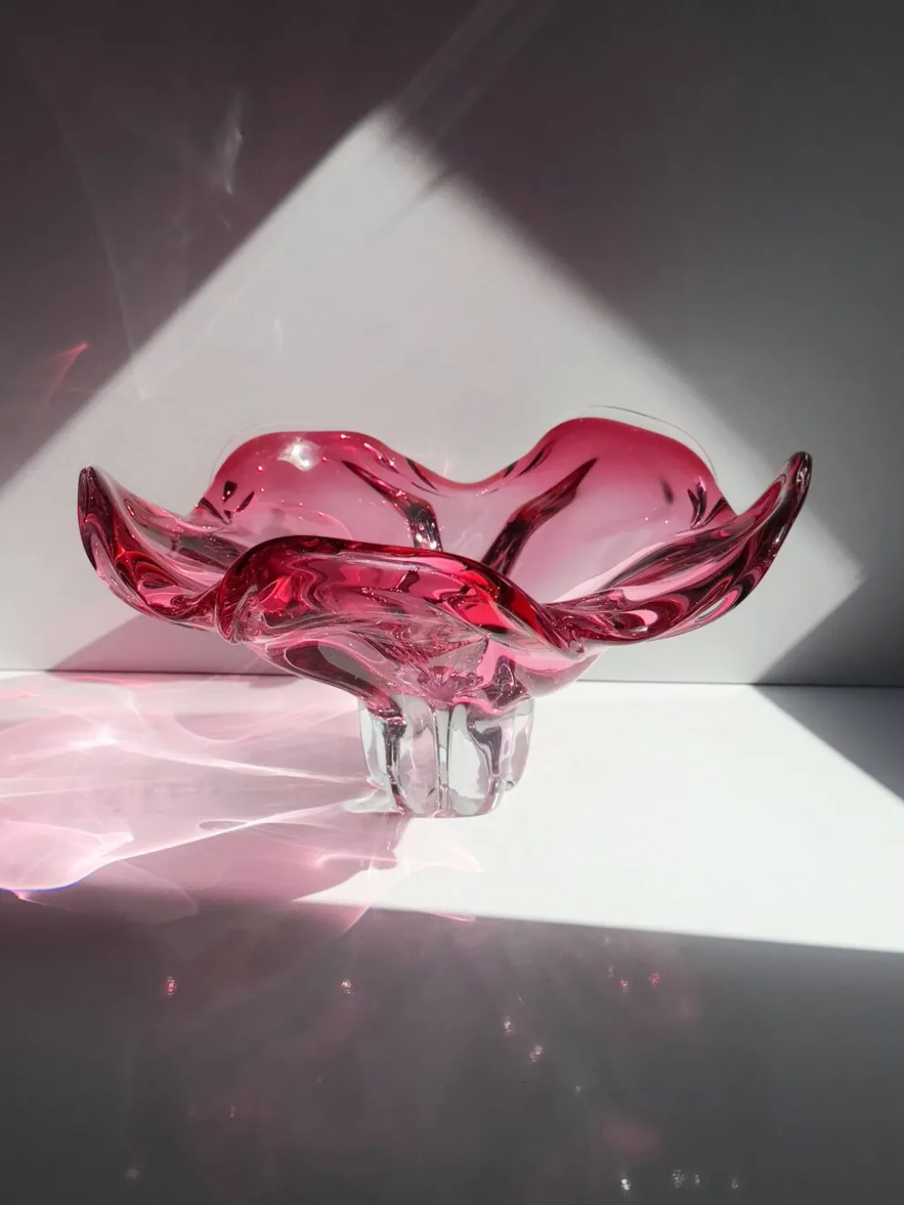 Bol en verre de grande taille en cranberry, Josef Hospodka, Tchécoslovaquie, années 1960.