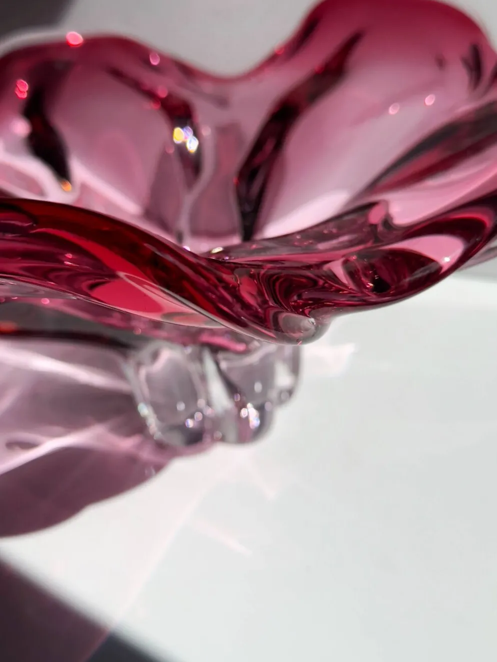 Bol en verre de grande taille en cranberry, Josef Hospodka, Tchécoslovaquie, années 1960.