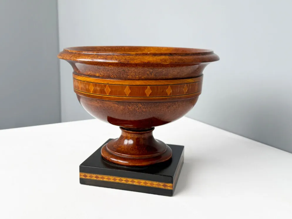Bol Grand Tour avec piédestal en hêtre veiné, incrustations, Angleterre, 19e siècle