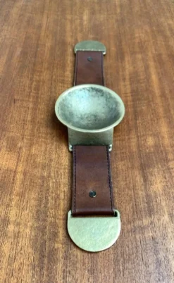 Bol ou cendrier en bronze et cuir avec accoudoirs, années 1960