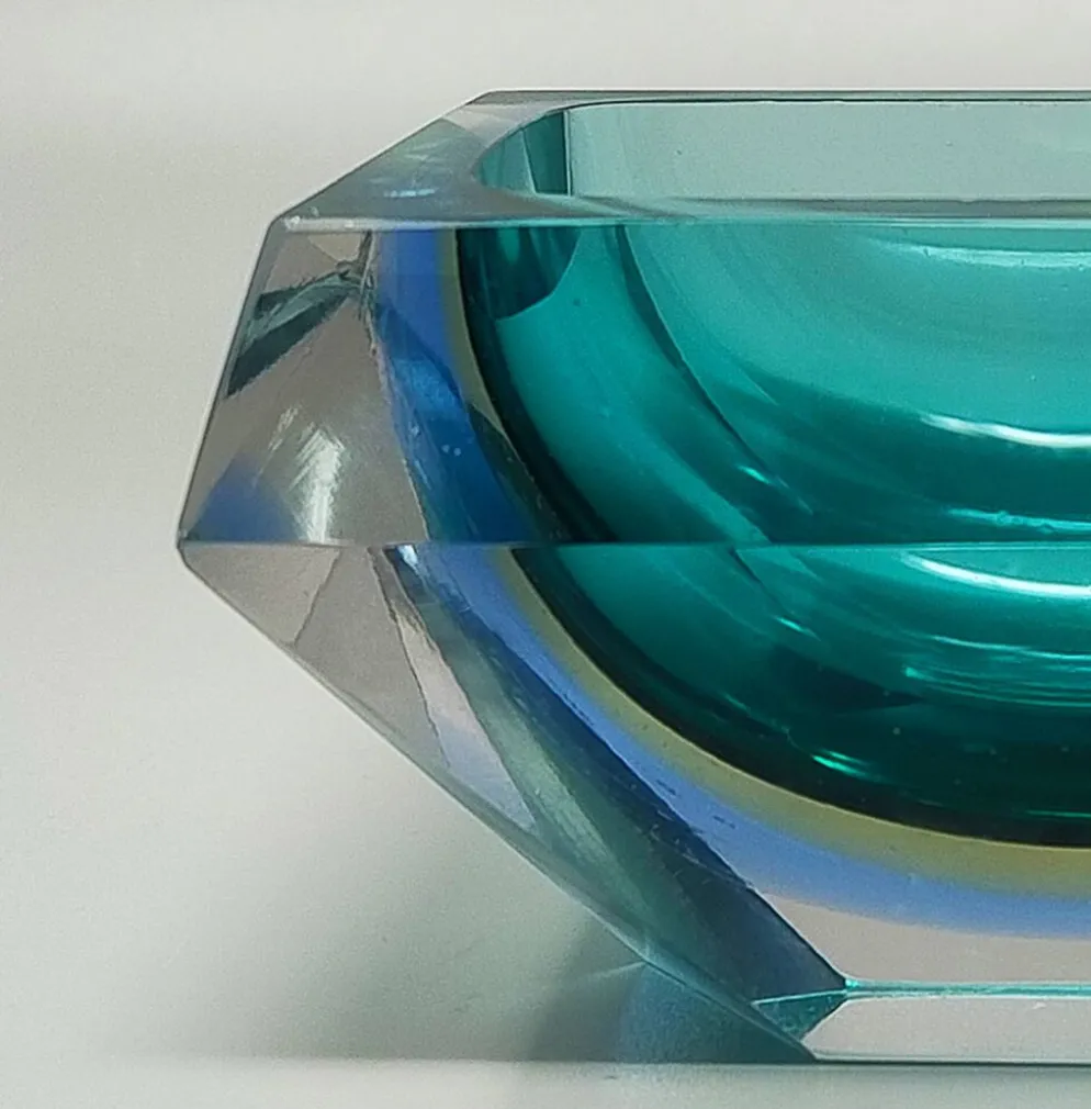 Bol / vide-poches en verre Murano Sommerso de Flavio Poli pour Seguso des années 1960, style moderne du milieu du siècle.