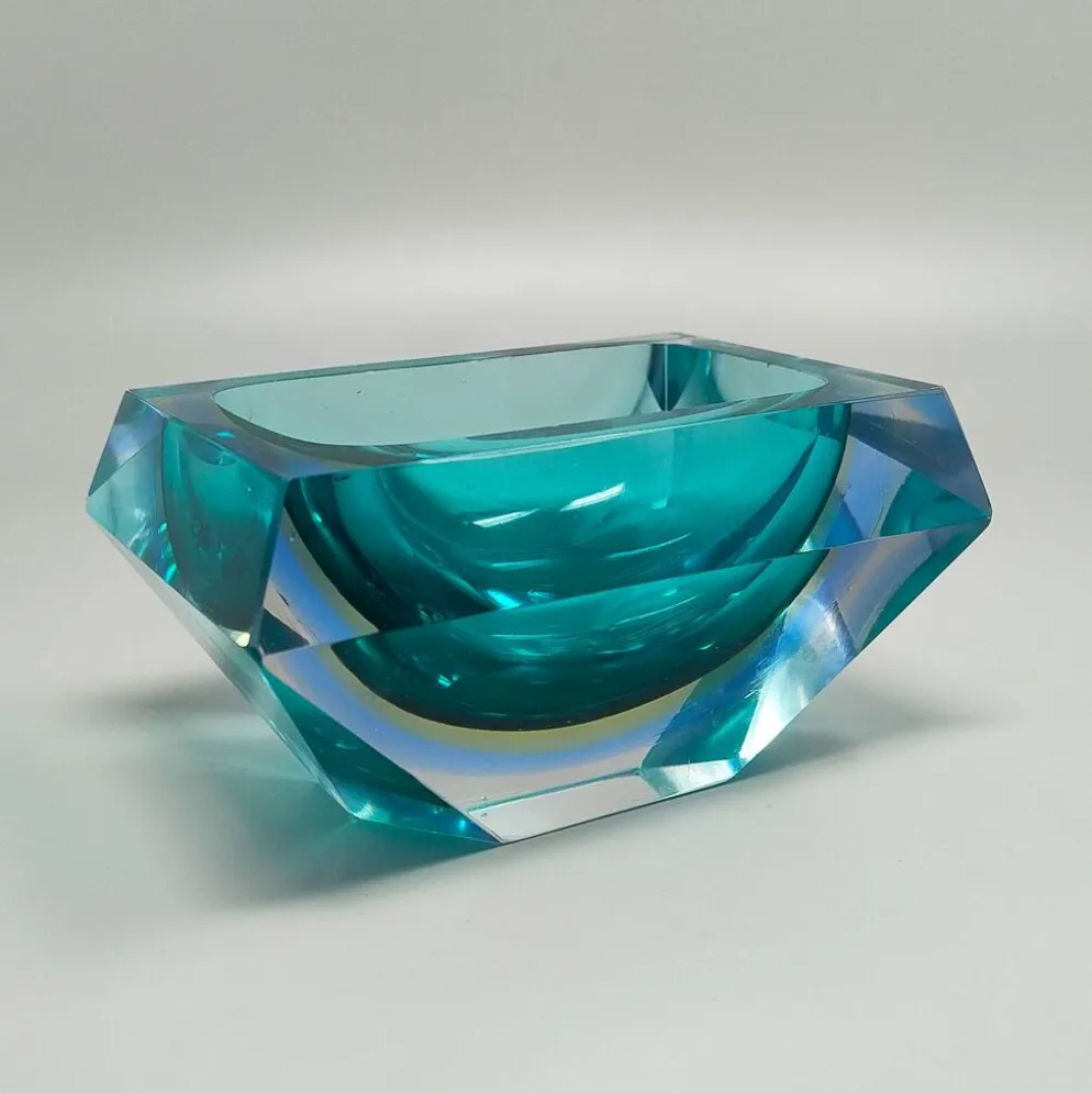 Bol / vide-poches en verre Murano Sommerso de Flavio Poli pour Seguso des années 1960, style moderne du milieu du siècle.