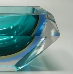 Bol / vide-poches en verre Murano Sommerso de Flavio Poli pour Seguso des années 1960, style moderne du milieu du siècle.
