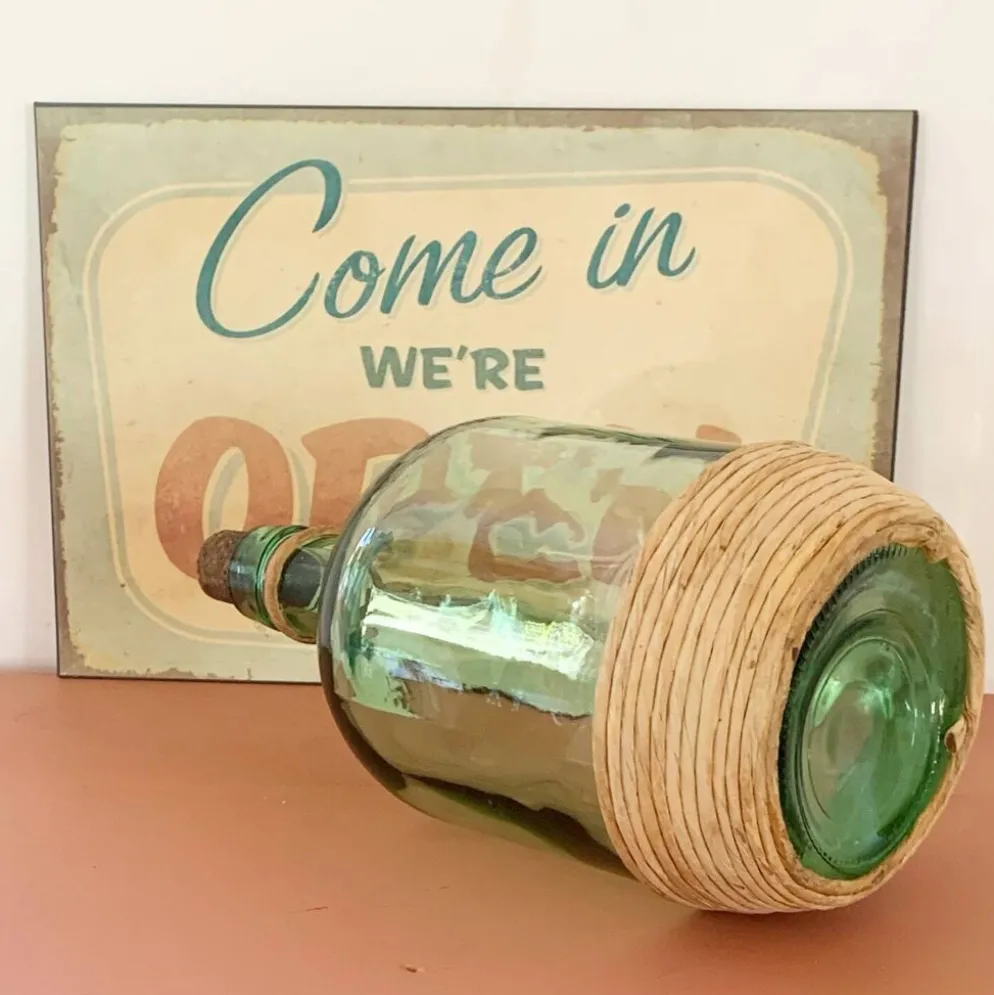 Bonbonne vintage en verre et raphia