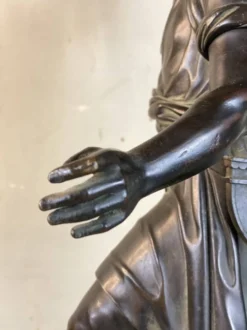 Bonze patine noire, homme barbu debout, dans l’esprit de l’antique, XIXème siècle