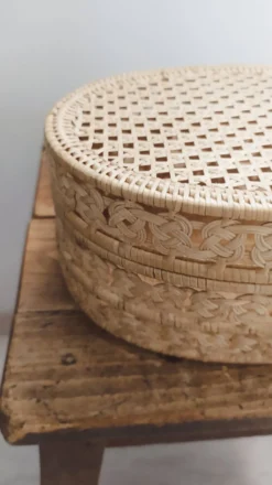Boîte, coffret en rotin tressé vintage