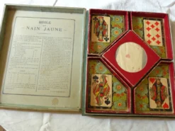 boîte de jeu de nain jaune en bois années 40 de marque GB