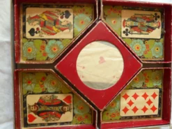 boîte de jeu de nain jaune en bois années 40 de marque GB
