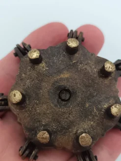 Boîte à kumkum articulée en bronze et paon sculpté, Inde XXe