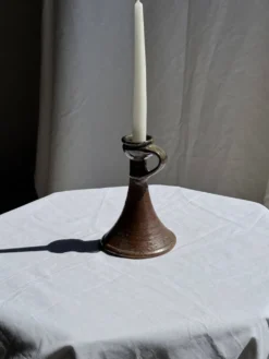 Bougeoir en grès brun à anse H19 L14