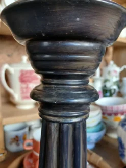 2 bougeoirs en bois sculpté