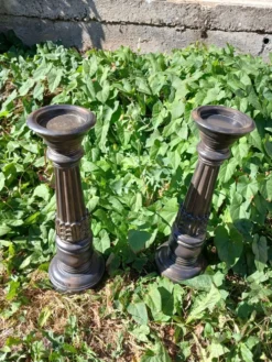 2 bougeoirs en bois sculpté