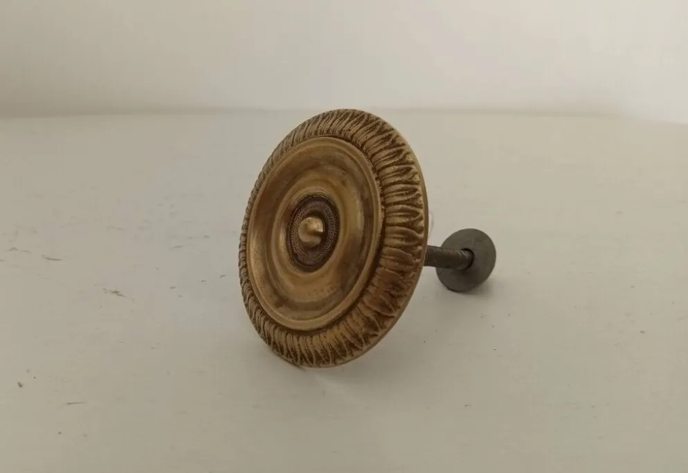 Bouton de meuble ancien Empire en bronze XIXeme