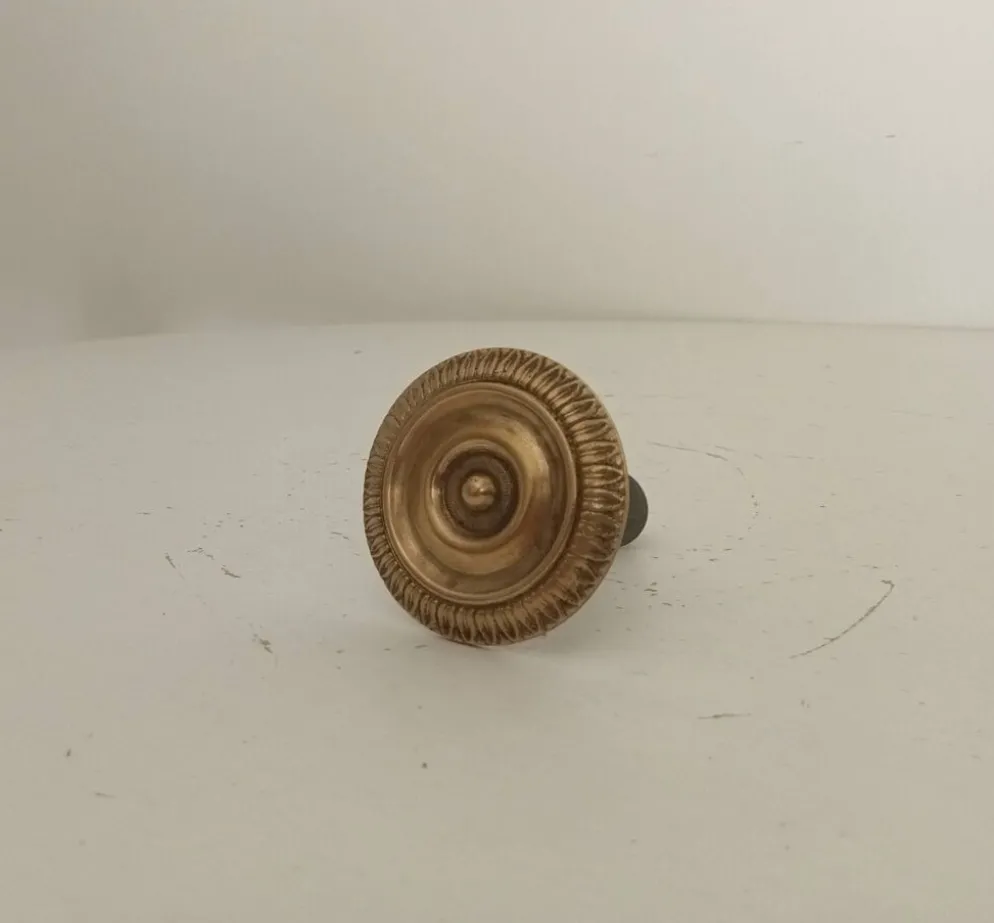 Bouton de meuble ancien Empire en bronze XIXeme