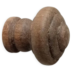 Bouton de meuble ancien en bois