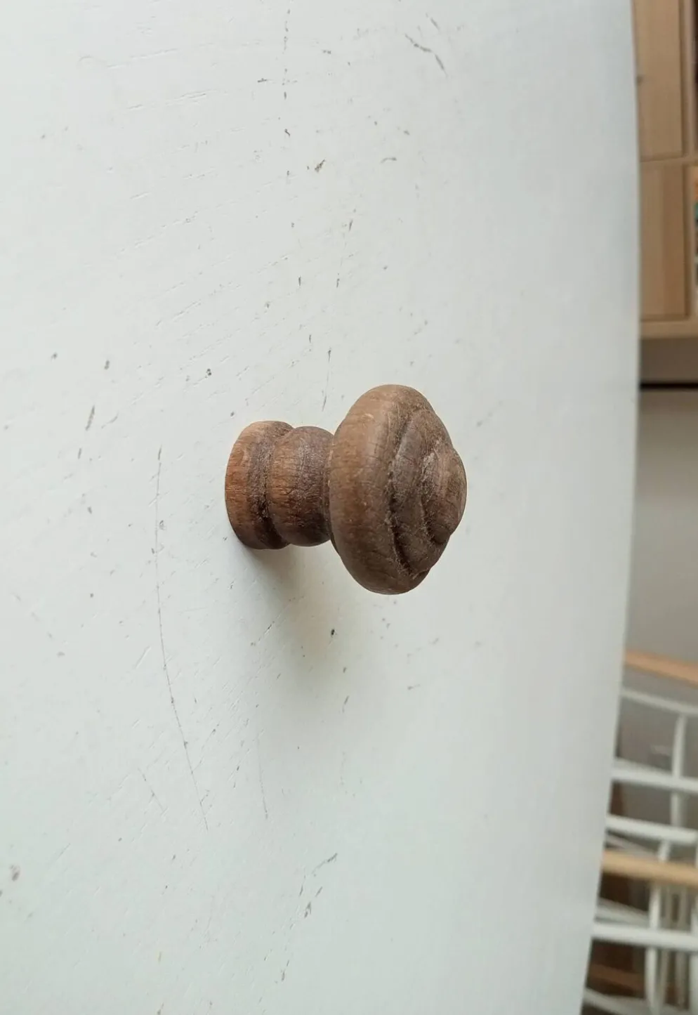 Bouton de meuble ancien en bois