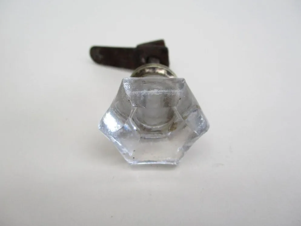 Bouton de meuble ancien en verre
