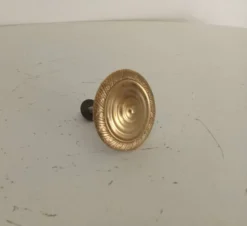 Bouton de meubles Empire en laiton doré XIXeme