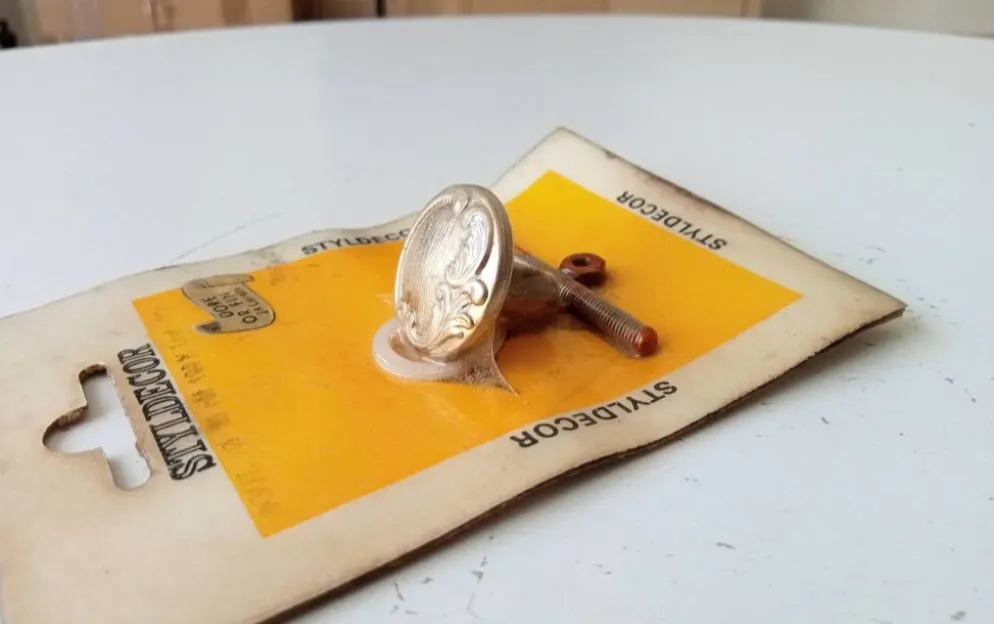 Bouton meuble vintage style Louis XV doré à l' or fin