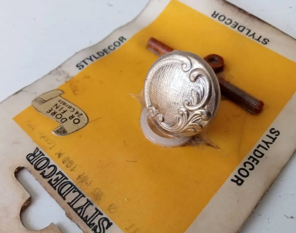 Bouton meuble vintage style Louis XV doré à l' or fin