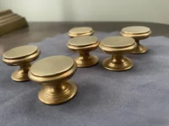 6 boutons poignées anciens en bronze
