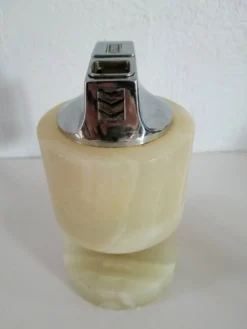 Briquet de table piezo onyx et métal doré, kogen 1970-1980
