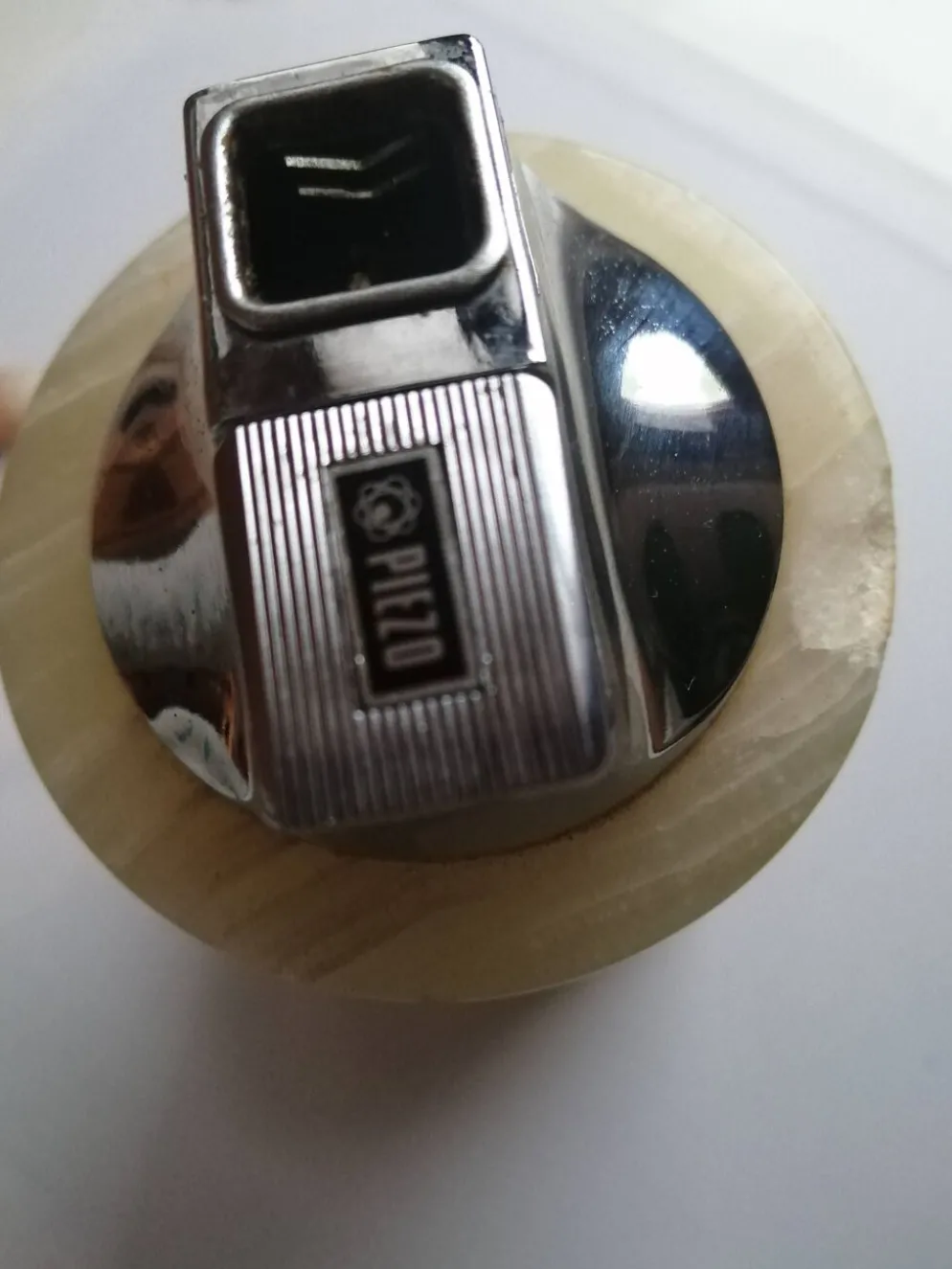 Briquet de table piezo onyx et métal doré, kogen 1970-1980