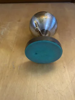 Briquet en laiton formant mappemonde, années 60