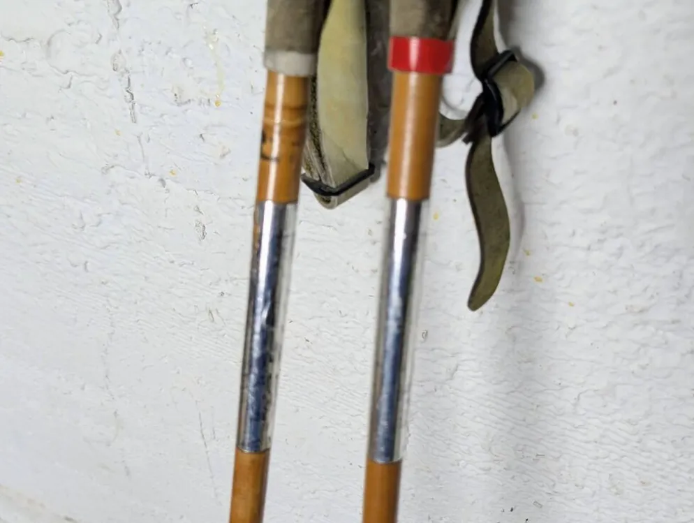 Bâtons de ski en bois