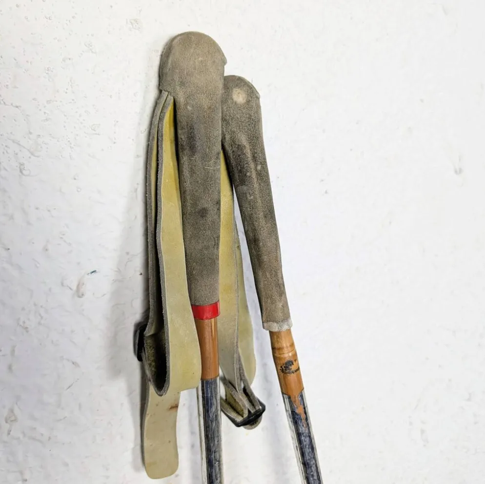 Bâtons de ski en bois