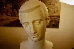 Buste art deco en platre plein d'un jeune homme