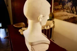 Buste art deco en platre plein d'un jeune homme