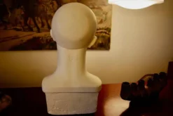 Buste art deco en platre plein d'un jeune homme