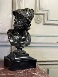 Buste d’Ajax, bronze patine noire sur un socle en marbre noir de Belgique, XIXème siècle
