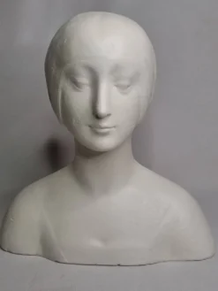Buste d’après Laurana style renaissance, dit d’Aragon, plâtre patiné, 33 cm