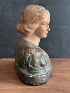 Buste de femme Art nouveau en plâtre polychrome, vers 1900