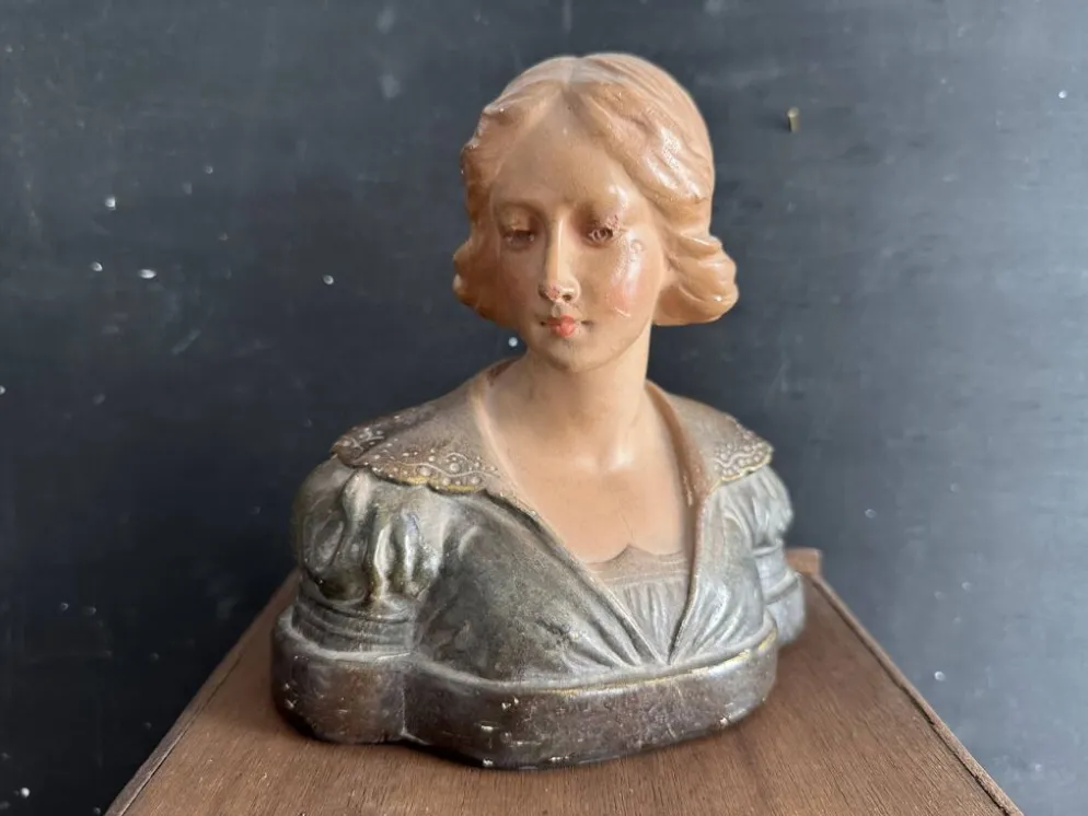 Buste de femme Art nouveau en plâtre polychrome, vers 1900