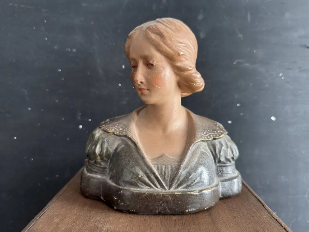 Buste de femme Art nouveau en plâtre polychrome, vers 1900