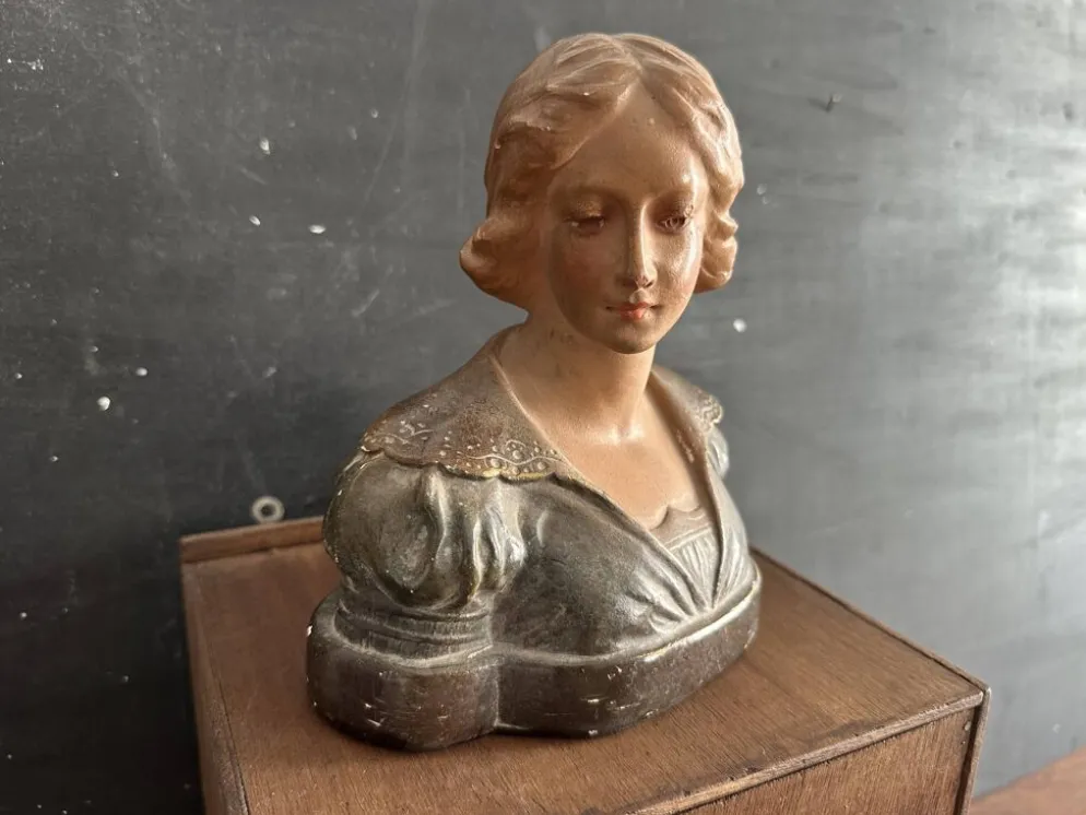 Buste de femme Art nouveau en plâtre polychrome, vers 1900