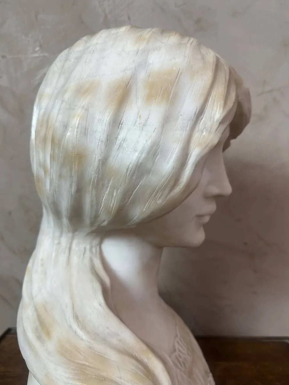 Buste de femme en marbre