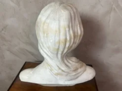 Buste de femme en marbre