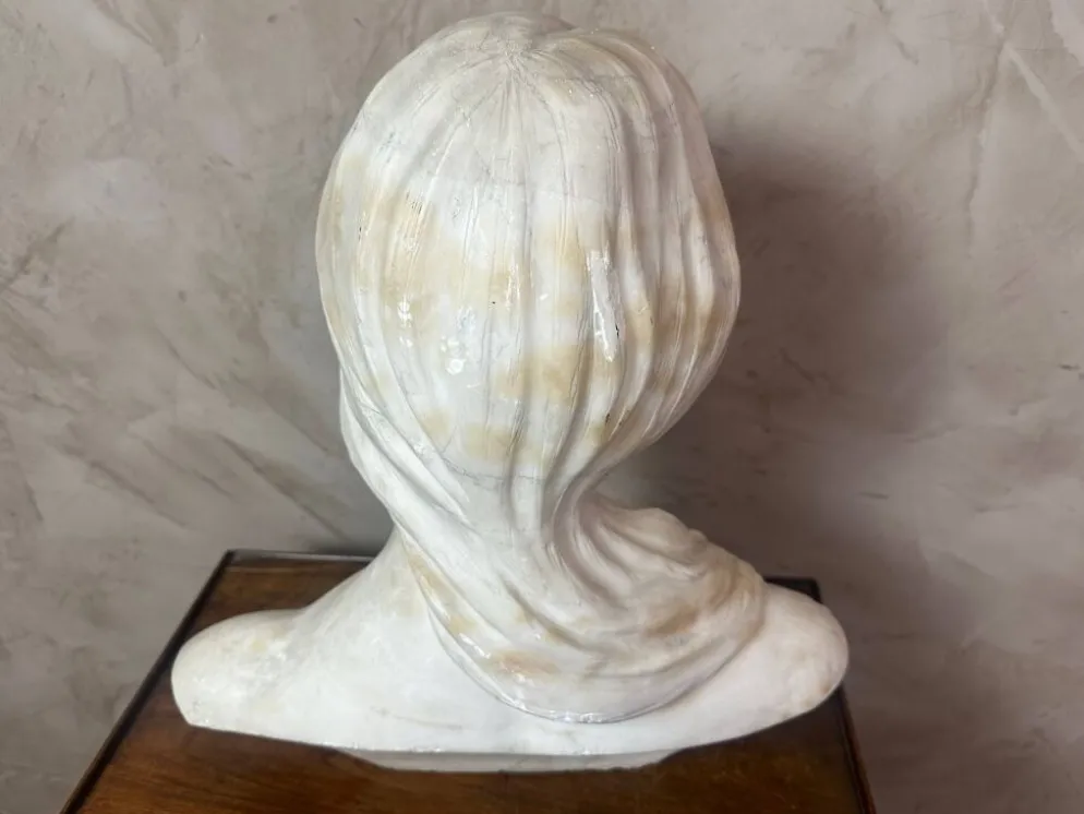 Buste de femme en marbre