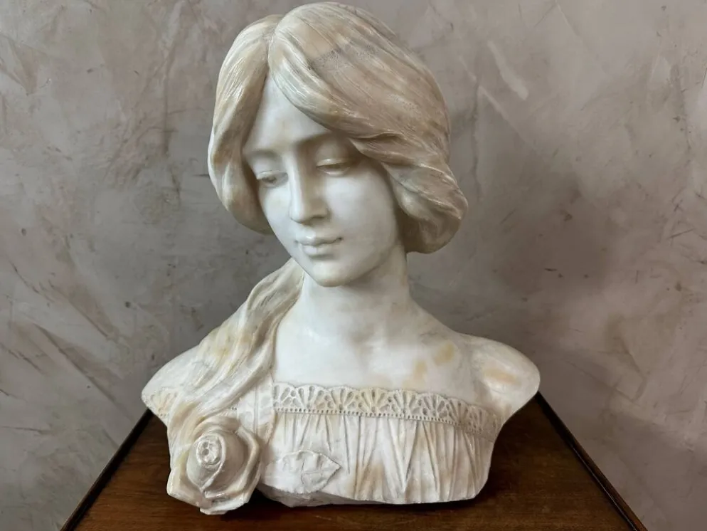 Buste de femme en marbre