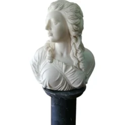 Buste de femme en marbre, 20ème siècle