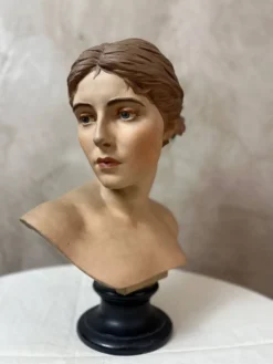 Buste de femme en platre