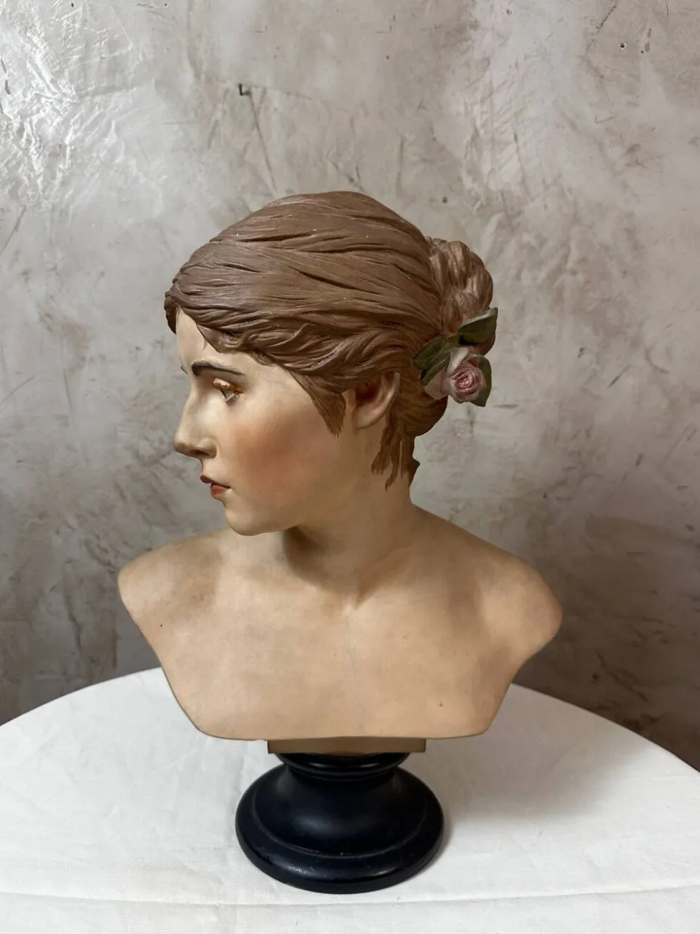 Buste de femme en platre