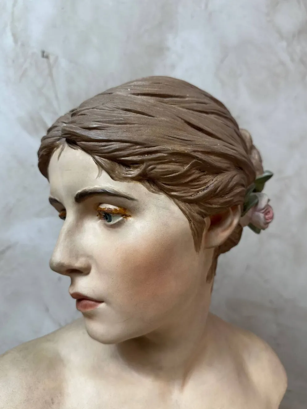 Buste de femme en platre